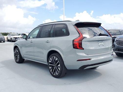 2026 Volvo XC90 B6 Ultra Dark Theme 7-Seater