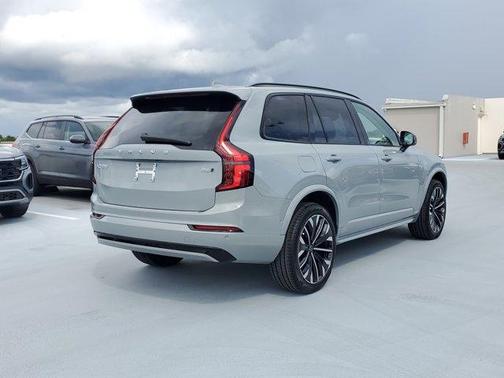 2026 Volvo XC90 B6 Ultra Dark Theme 7-Seater