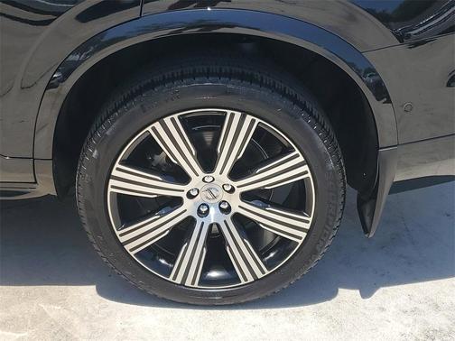 2024 Volvo XC90 Recharge Plug-In Hybrid T8 Ultimate Bright Theme 7-Seater