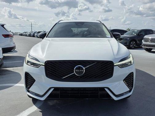 Crystal White Metallic 2026 Volvo XC60 B5 Plus