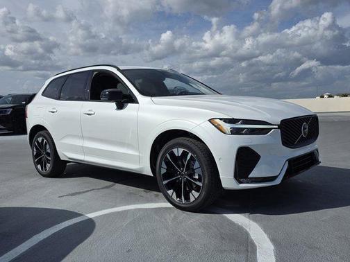 Crystal White Metallic 2026 Volvo XC60 B5 Plus