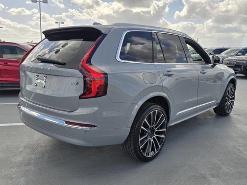 2025 Volvo XC90 B6 Plus 6-Seater
