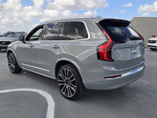 2025 Volvo XC90 B6 Plus 6-Seater