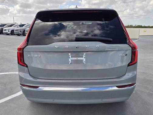 2025 Volvo XC90 B6 Plus 6-Seater