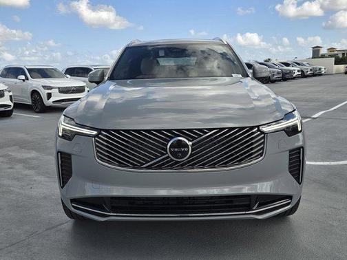 2025 Volvo XC90 B6 Plus 6-Seater