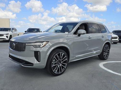 2025 Volvo XC90 B6 Plus 6-Seater