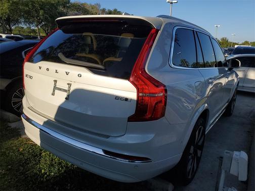 2023 Volvo XC90 B6 Ultimate 7-Seater