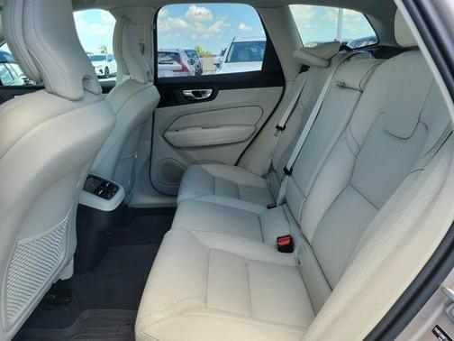 Bright 2026 Volvo XC60 B5 Ultra