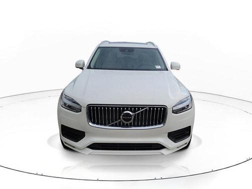 Ice White 2022 Volvo XC90 T5 Momentum 7 Passenger