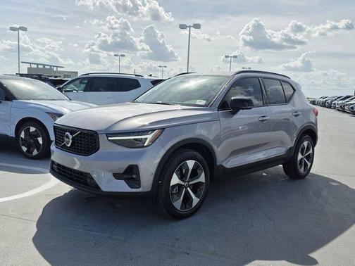2026 Volvo XC40 B5 Plus