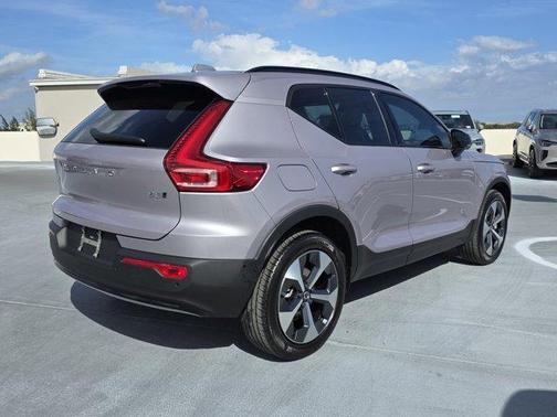 2026 Volvo XC40 B5 Plus