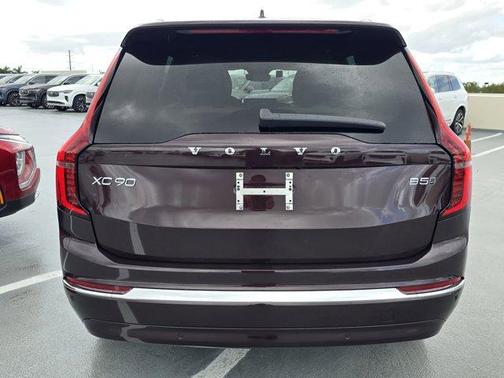 2025 Volvo XC90 B5 Core