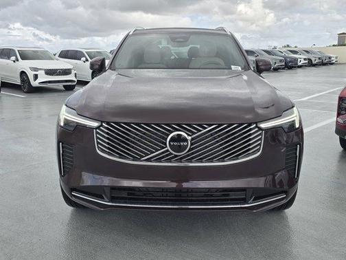 2025 Volvo XC90 B5 Core