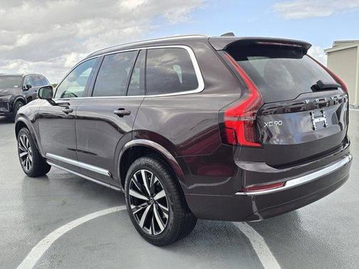 2025 Volvo XC90 B5 Core
