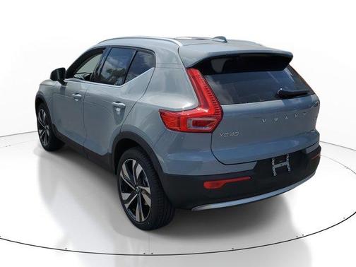 2025 Volvo XC40 B5 Plus Bright Theme
