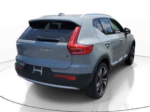 2025 Volvo XC40 B5 Plus Bright Theme