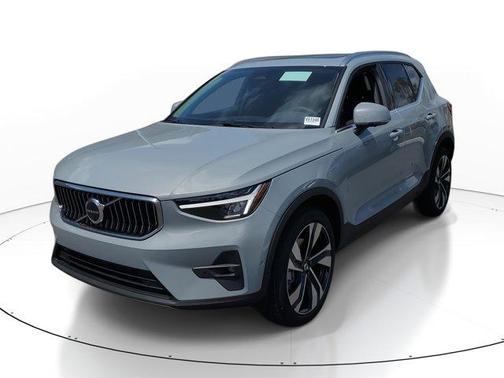 2025 Volvo XC40 B5 Plus Bright Theme