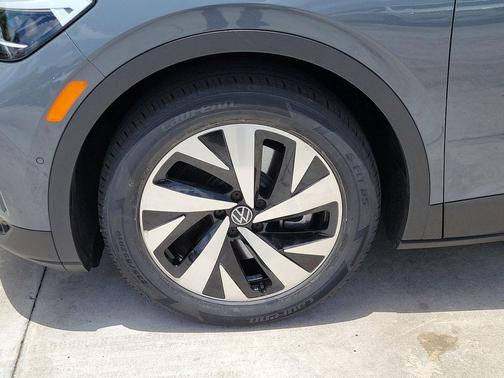 Pure Gray 2024 Volkswagen ID.4 Standard