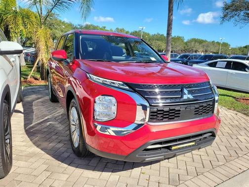 2024 Mitsubishi Outlander ES