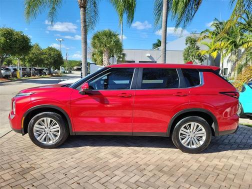 2024 Mitsubishi Outlander ES