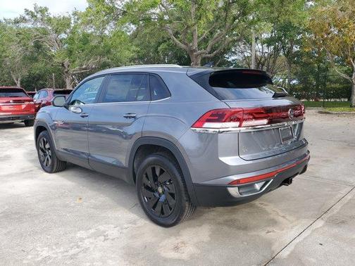 2025 Volkswagen Atlas Cross Sport 2.0T SE w/Technology