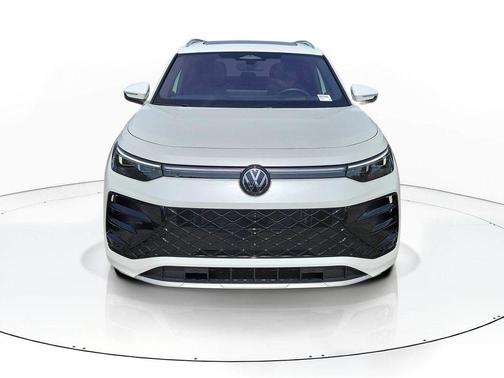 Opal White Pearl Effect 2025 Volkswagen Tiguan 2.0T SEL R-Line