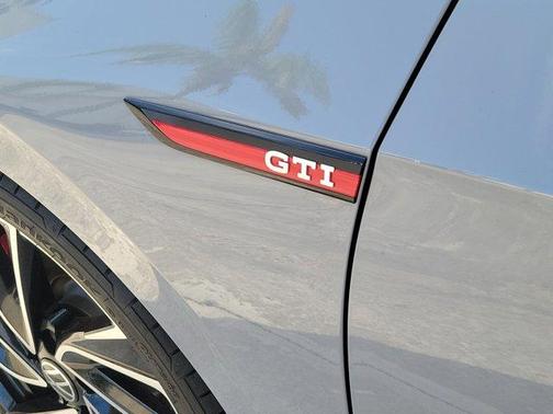 2024 Volkswagen Golf GTI 2.0T Autobahn