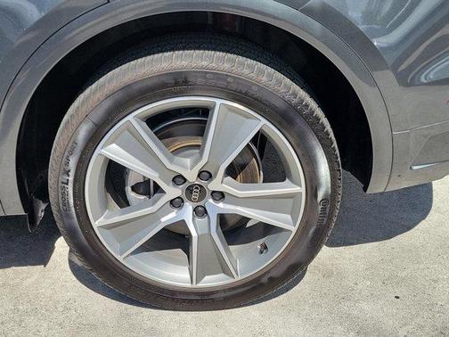 Daytona Gray Pearl Effect 2025 Audi Q5 45 S line quattro Premium