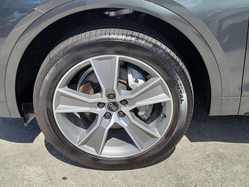 Daytona Gray Pearl Effect 2025 Audi Q5 45 S line quattro Premium