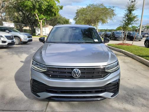 2023 Volkswagen Tiguan 2.0T SE R-Line Black