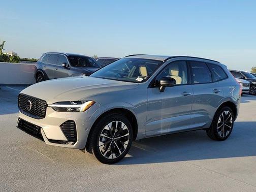2026 Volvo XC60 PLUS