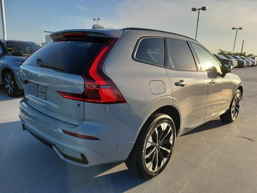 2026 Volvo XC60 PLUS
