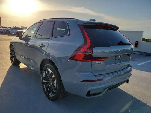 2026 Volvo XC60 PLUS