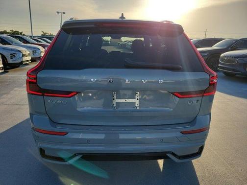 2026 Volvo XC60 PLUS
