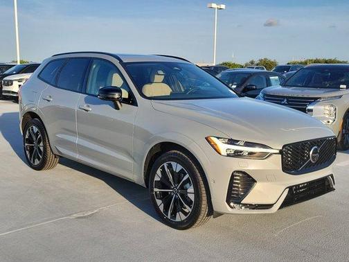 2026 Volvo XC60 PLUS