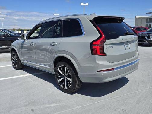 2026 Volvo XC90 B5 Core