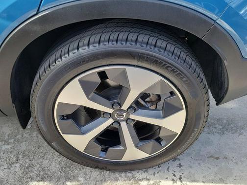 Blue Metallic 2024 Volvo XC40 B5 Plus Bright Theme