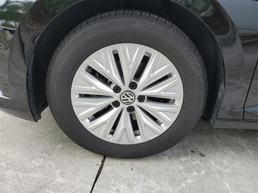 Photo 4 of 31 of 2020 Volkswagen Jetta 1.4T S