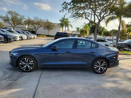 2025 Volvo S60 B5 Plus