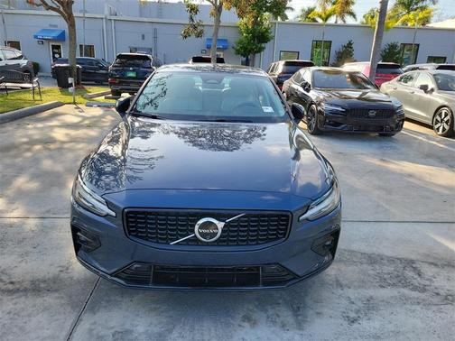 2025 Volvo S60 B5 Plus