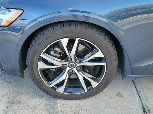 2025 Volvo S60 B5 Plus