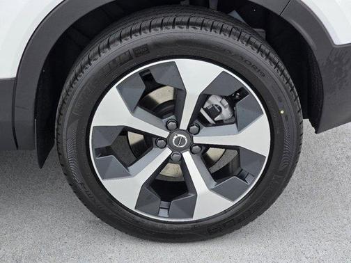 2025 Volvo XC40 B5 Plus Bright Theme