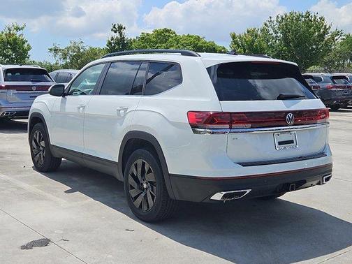 2025 Volkswagen Atlas 2.0T SE w/Technology