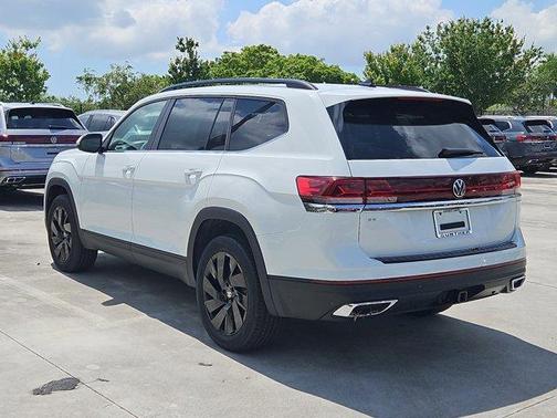 2025 Volkswagen Atlas 2.0T SE w/Technology