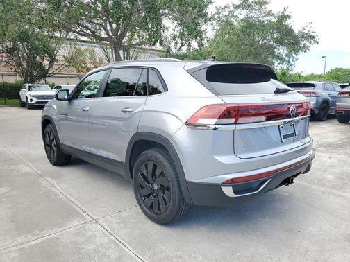 2025 Volkswagen Atlas Cross Sport 2.0T SE w/Technology