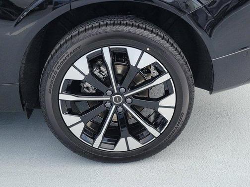 Onyx Black Metallic 2026 Volvo XC60 B5 Plus