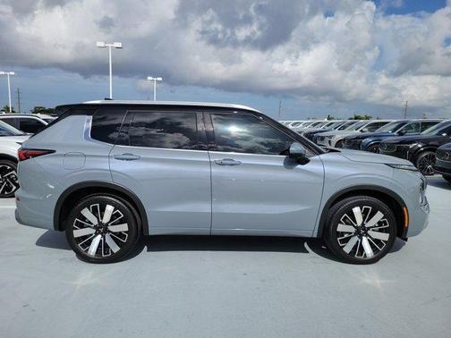 2025 Mitsubishi Outlander SEL