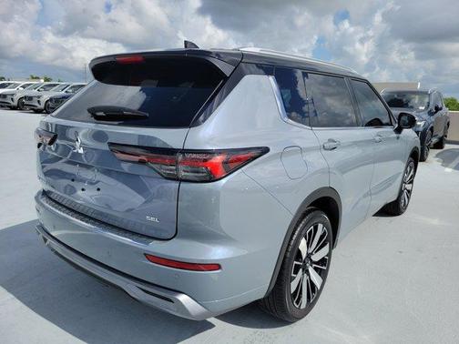 2025 Mitsubishi Outlander SEL