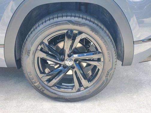 2026 Volkswagen Atlas Cross Sport 2.0T SEL R-Line Black