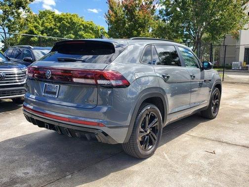 2026 Volkswagen Atlas Cross Sport 2.0T SEL R-Line Black